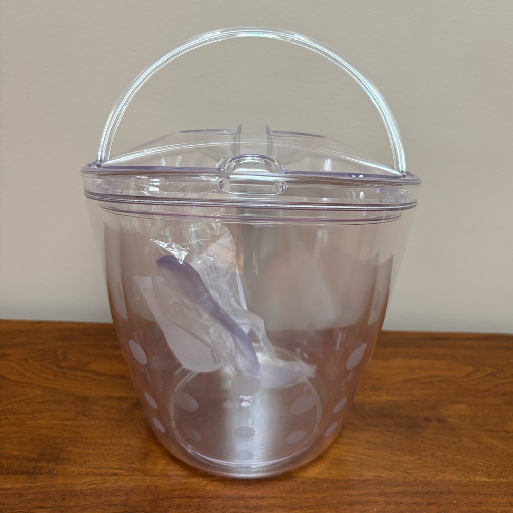 New “Pampered Chef” Plastic Ice Bucket & Scoop.